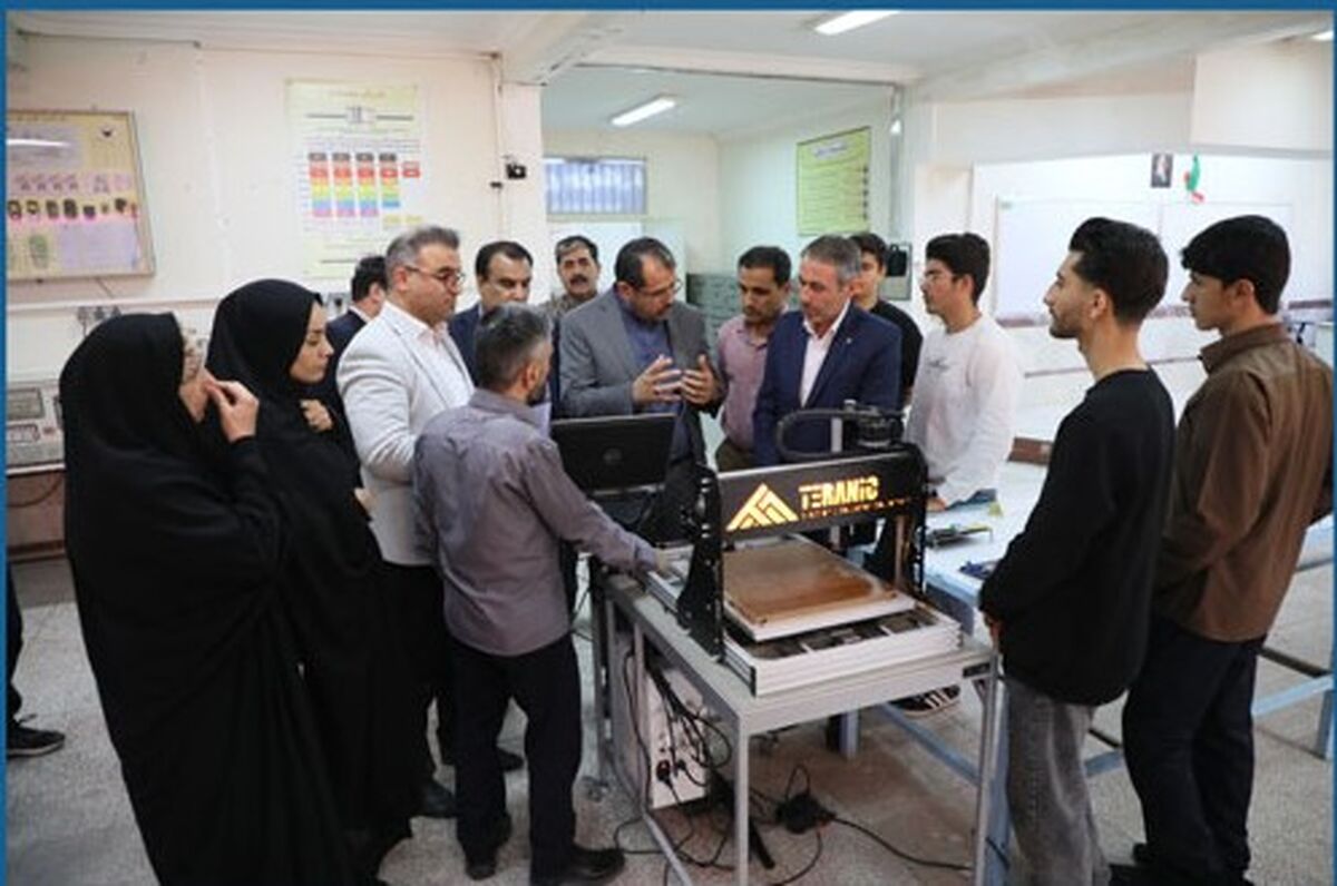 افتتاح واحد فناوری هنرستان فردوسی همدان؛ گامی نوین در مهارت‌آموزی دانش‌آموزان  