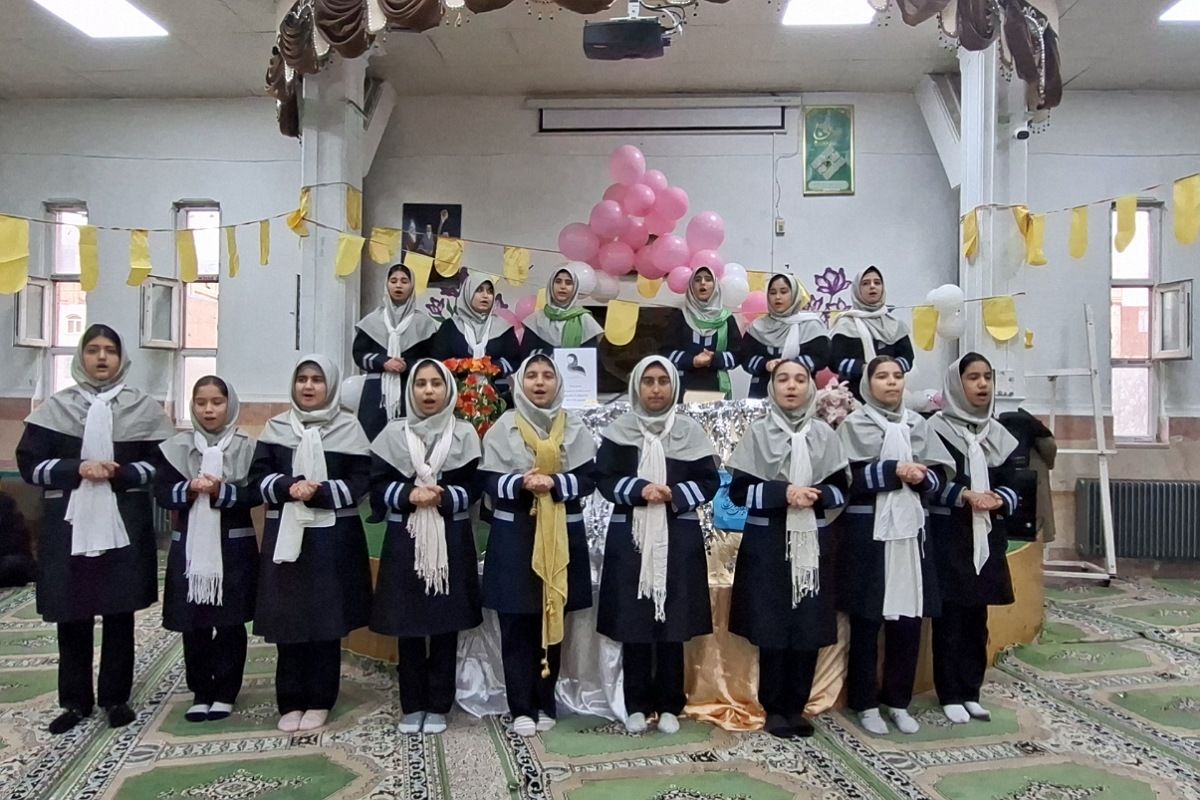 شوق انتظار دیدار منجی عالم بشریت در قلب‌های دانش‌آموزان زینبیه۲