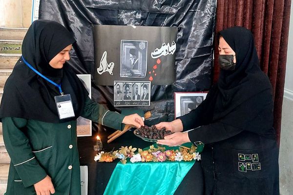 مراسم گرامیداشت شهدای خدمت در مدارس شهرستان فیروزکوه