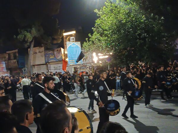 مراسم عزاداری شب عاشورا در خیابان‌های نیشابور 