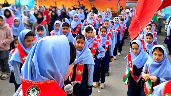 آیین نواختن زنگ چهل و هفتمین سالروز پیروزی انقلاب اسلامی در دبستان دخترانه فرهنگیان ۲