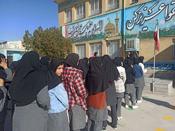 انتخابات شورای دانش آموزی در دبیرستان دخترانه امید 