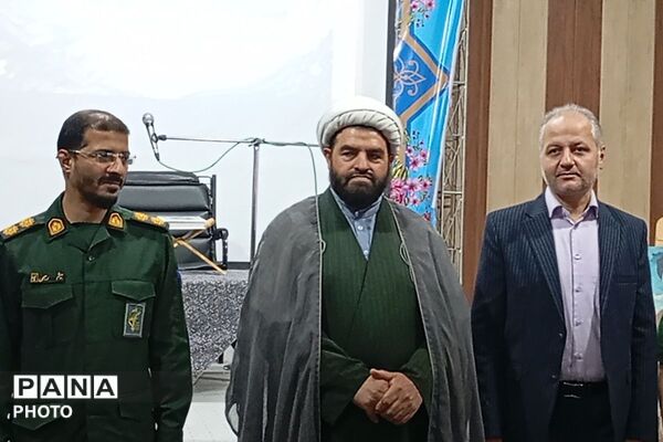 تقدیر از منتخبین مسابقات قرآن، عترت و نماز شهرستان شهریار 