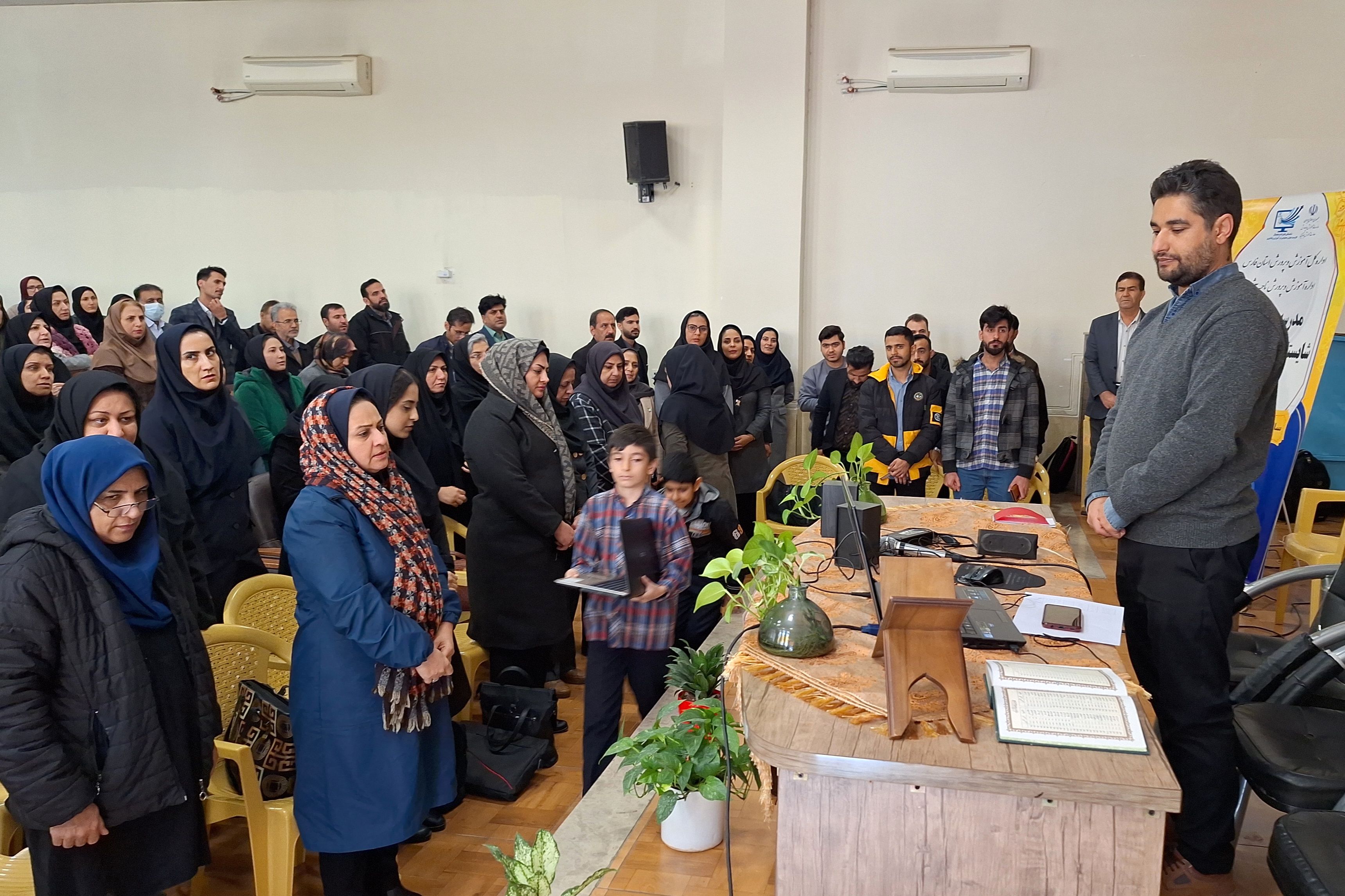 صعود به قله‌های تکنولوژی و فناوری با ارتقا سواد دیجیتال معلمان 