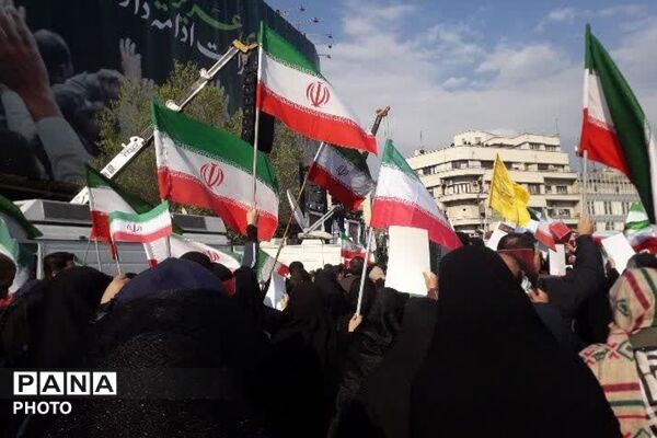 بیعت مردم انقلابی شهرری با سومین رهبر انقلاب 