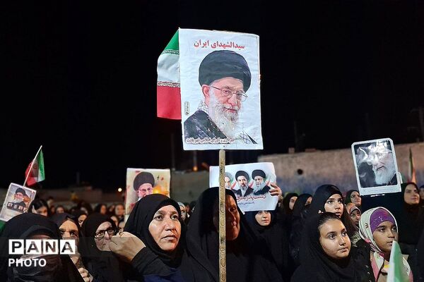 حضور شامگاهی مردم داغدار در پارکینگ شهرداری شهرستان باشت