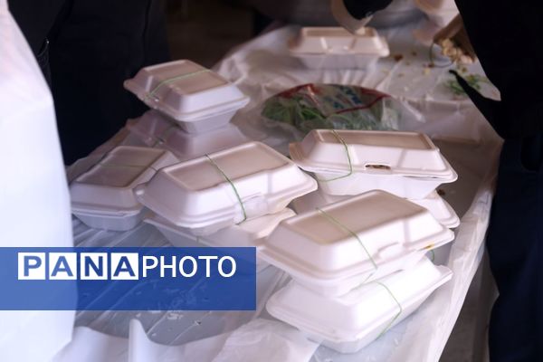  پخش 8600 غذای گرم با همت مرکز نیکوکاری شهید مهدی باکری و موسسه نذرواره در تبریز