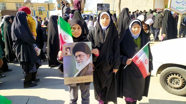 دهه نودی‌ها انقلاب را در دست گرفتند