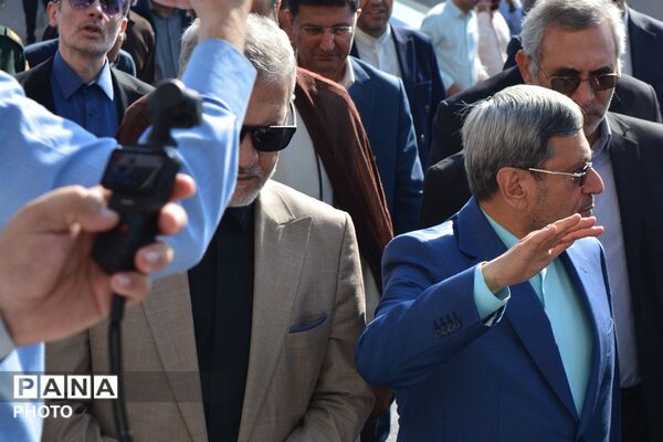 بازدید استاندار تهران از دبیرستان تمام هوشمند «شهید ابراهیم رئیسی» بهارستان دو
