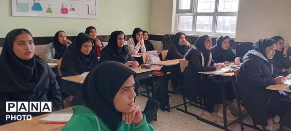بازدید معاون آموزشی آموزش و پرورش خلیل آباد از دبیرستان مادر مهربان نقاب