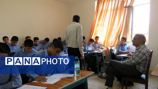 برگزاری آزمون آغازین هماهنگ استانی در آموزشگاه نمونه دولتی زنده یاد زرتاش خلیل آباد 