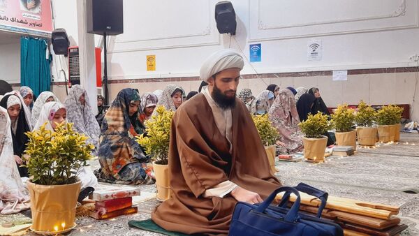 نخستین روز اعتکاف دانش‌آموزی ناحیه ۳ کرج در مسجد حضرت خدیجه(س)