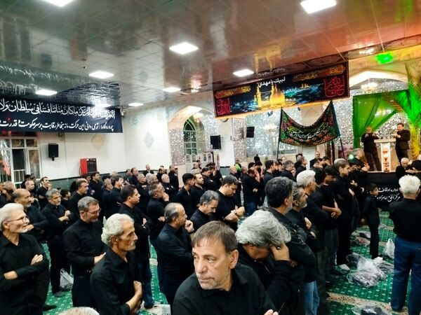 اجتماع عزاداران در جوار امامزاده سید حمزه کاشمر به مناسبت شام غریبان