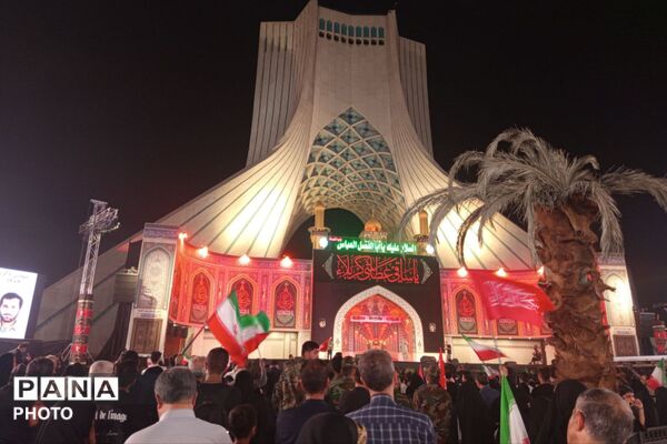 اجتماع اربعینی ها در میدان آزادی