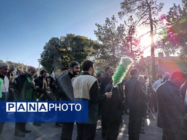 برپایی آیین خطبه‌خوانی خادمین حرم رضوی در روز شهادت امام رضا(ع) در اصفهان