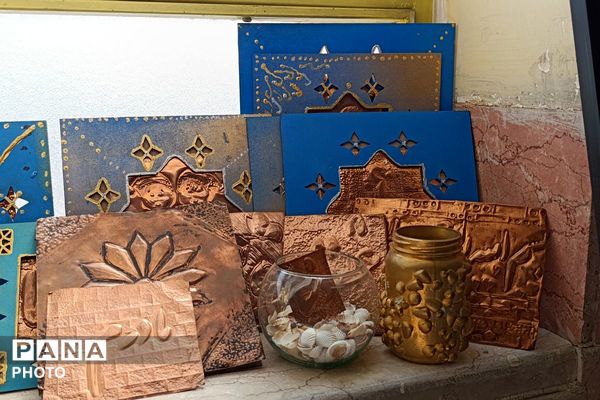 نمایشگاه کار و فناوری در دبیرستان نشاط بهارستان‌دو