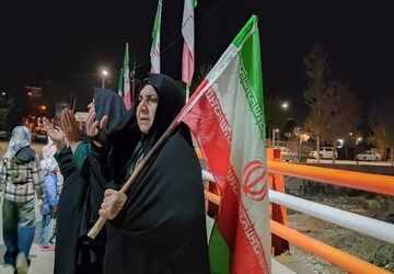 یک دنیا شاهد و مبهوت از حضور خیابانی مردم شهر بار