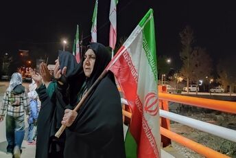 یک دنیا شاهد و مبهوت از حضور خیابانی مردم شهر بار