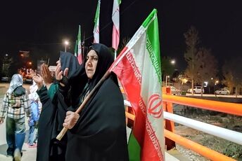 یک دنیا شاهد و مبهوت از حضور خیابانی مردم شهر بار