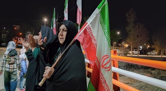 یک دنیا شاهد و مبهوت از حضور خیابانی مردم شهر بار