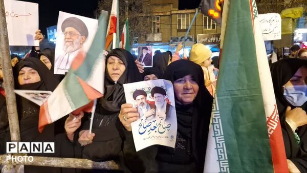 مردم دلفان در شب چهلم مراسم شهید آیت‌الله سید علی خامنه‌ای گردهم آمدند