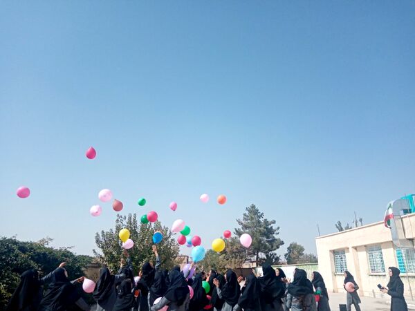 جشنواره غذای سالم در مدرسه حاج مهدی روحانی