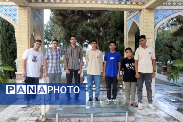 پویندگان پسر دوره ولایت (ایرانیوم ) در گلستان شهدای اصفهان 