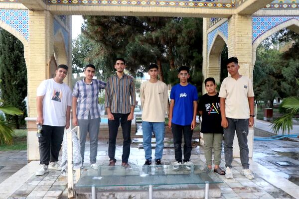 پویندگان پسر دوره ولایت (ایرانیوم ) در گلستان شهدای اصفهان 