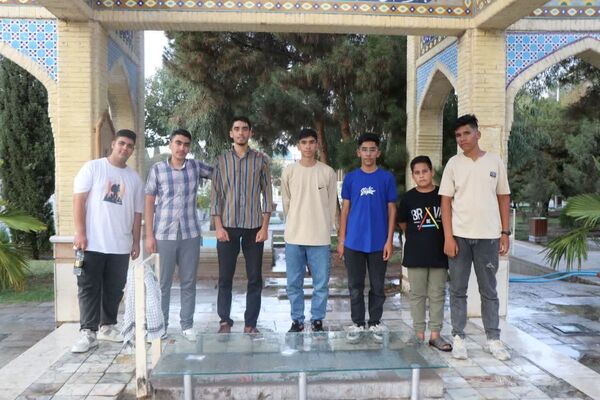 پویندگان پسر دوره ولایت (ایرانیوم ) در گلستان شهدای اصفهان 