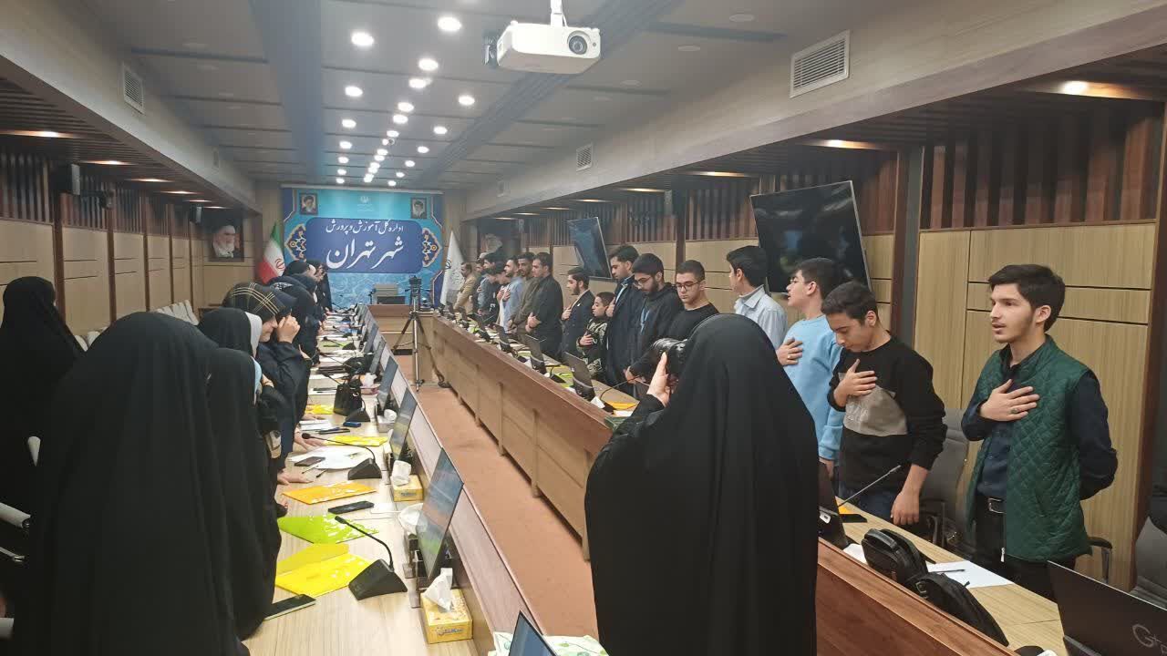 تقدیر از دانش‌آموزخبرنگاران، نمایندگان مجلس و مجامع دانش‌آموزی در نشست گفت‌وگوی بین‌نسلی تهران