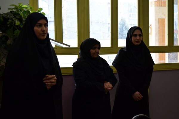 برای اولین‌بار برگزاری کافه ۵۷ در دبیرستان‌ نمونه دولتی ولایت بهارستان‌دو