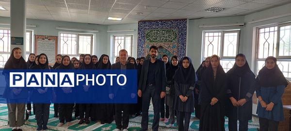 بازدید دانش‌آموزان از کارخانه آلومینای جاجرم و قلعه جلال الدین شهرستان گرمه