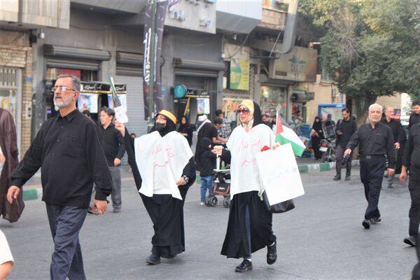 حماسه حضور نوجوانان کفن‌پوش قمی در راهپیمایی «عهد خون»