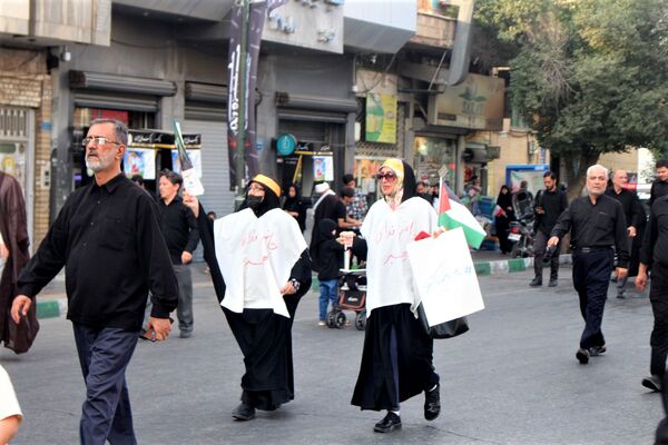حماسه حضور نوجوانان کفن‌پوش قمی در راهپیمایی «عهد خون»