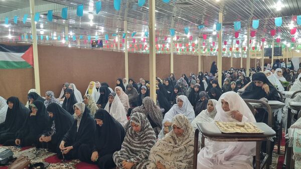 تجمع نمازگزاران نماز جمعه قشم در روز خشم و نصر