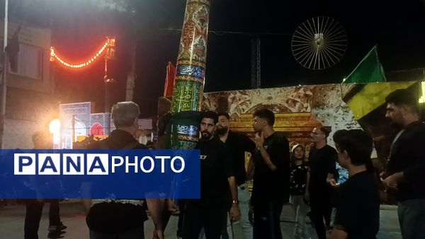 مراسم عزاداری شب عاشورا در خیابان‌های نیشابور 