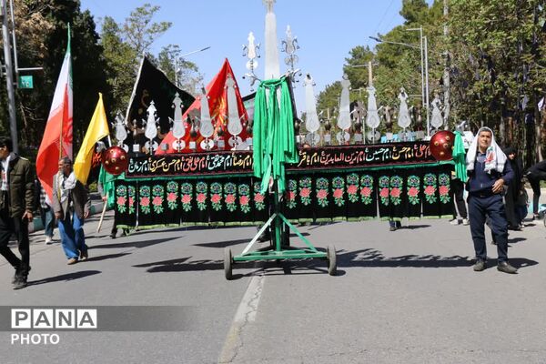 مردم در میدان، پای کار انقلاب اسلامی