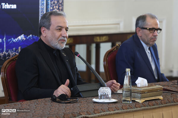 نشست سید عباس عراقچی وزیر امور خارجه جمهوری اسلامی ایران با سفرا و کارداران و روسای نمایندگی های خارجی و بین‌المللی مقیم تهران