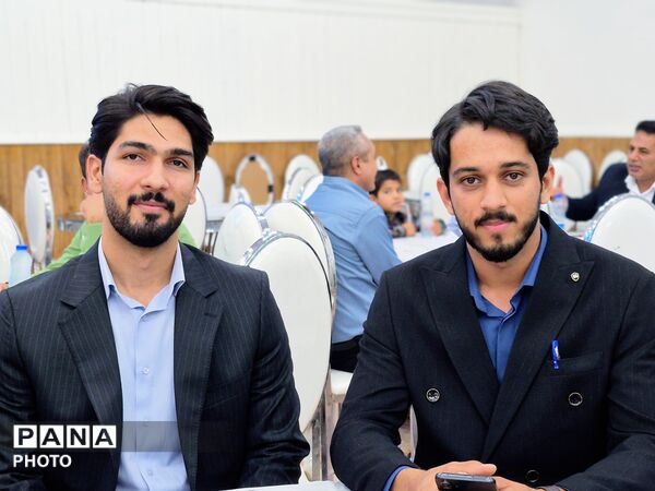 مراسم تجلیل و تقدیر از فرهنگیان در عنبرآباد