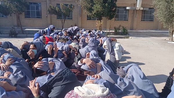 بیست‌وهفتمین مانور سراسری زلزله و ایمنی در مدرسه شهید دهقان ناحیه 2 یزد