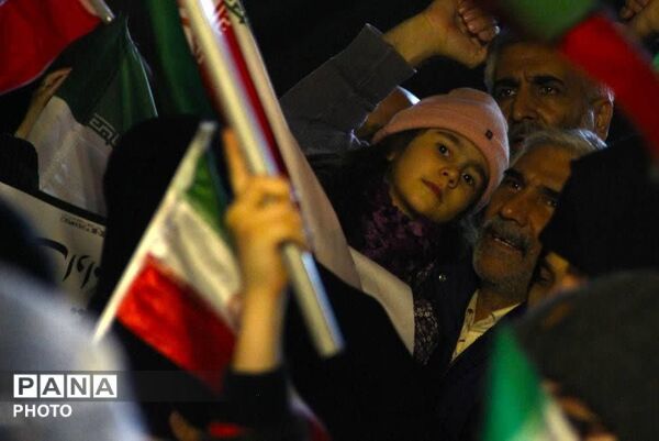 فلاردی‌ها یک صدا برای بیعت با رهبر جدید امت به خیابان‌ها آمدند