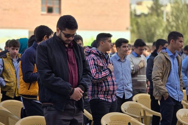 هنرستان موفقیان اسلامشهر میزبان آیین یادواره شهدا با حضور جمعی از مسئولان بود