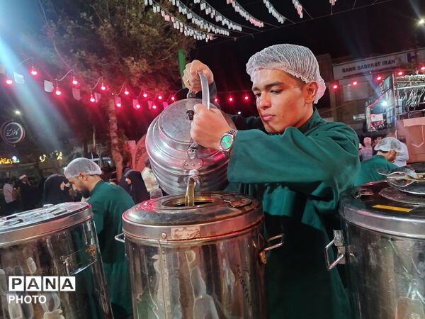 صد و هفتاد و سه شب عطر چای و کرامت؛ «چایخانه حضرت زهرا (س)» همچنان میزبان دل‌های بی‌قرار