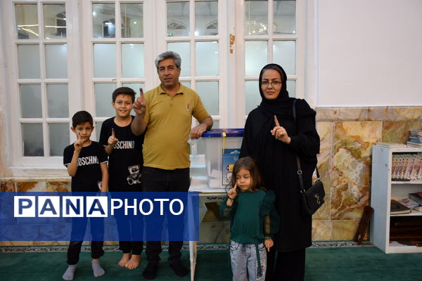 حضور پرشور حماسه سازان نهم دی در چهاردهمین دوره انتخابات ریاست جمهوری 