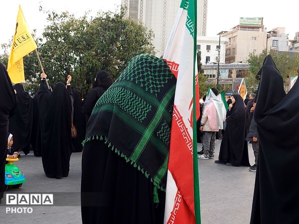 حضوری از جنس نور در چهلم رهبر انقلاب
