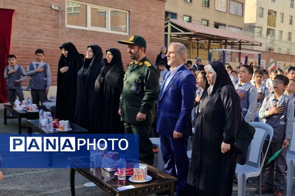 رزمایش کمک مومنانه و تهیه لوازم التحریر برای دانش‌آموزان و خانواده‌های بی بضاعت در ناحیه 2 شهرری 