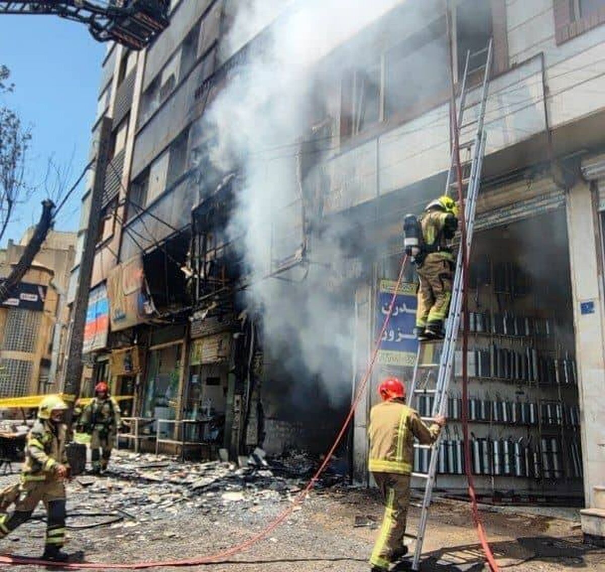 آتش‌سوزی در مغازه تعویض روغنی اندرزگو