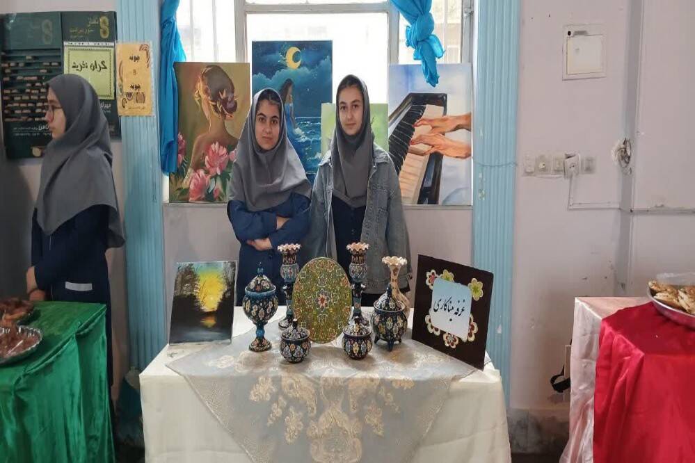 بازارچه کسب و کار دانش‌آموزی در مدرسه فدک