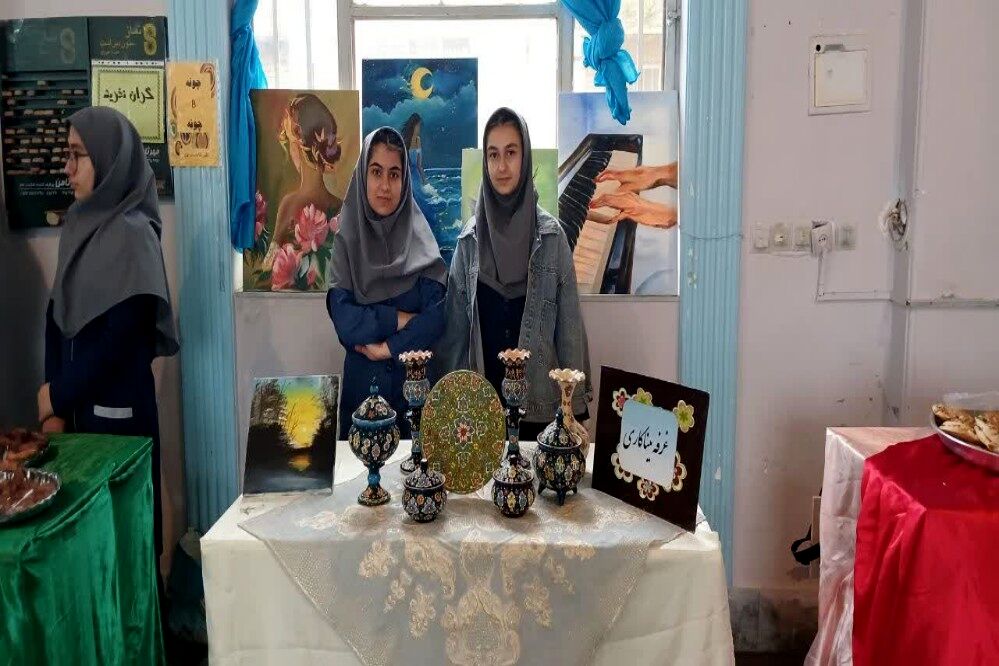 بازارچه کسب و کار دانش‌آموزی در مدرسه فدک