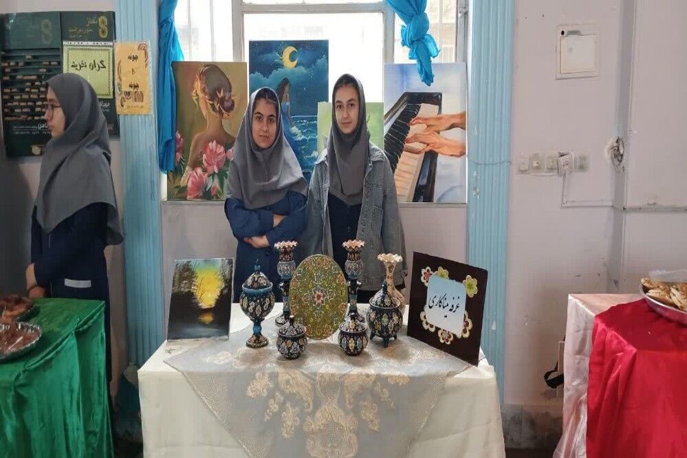 بازارچه کسب و کار دانش‌آموزی در مدرسه فدک